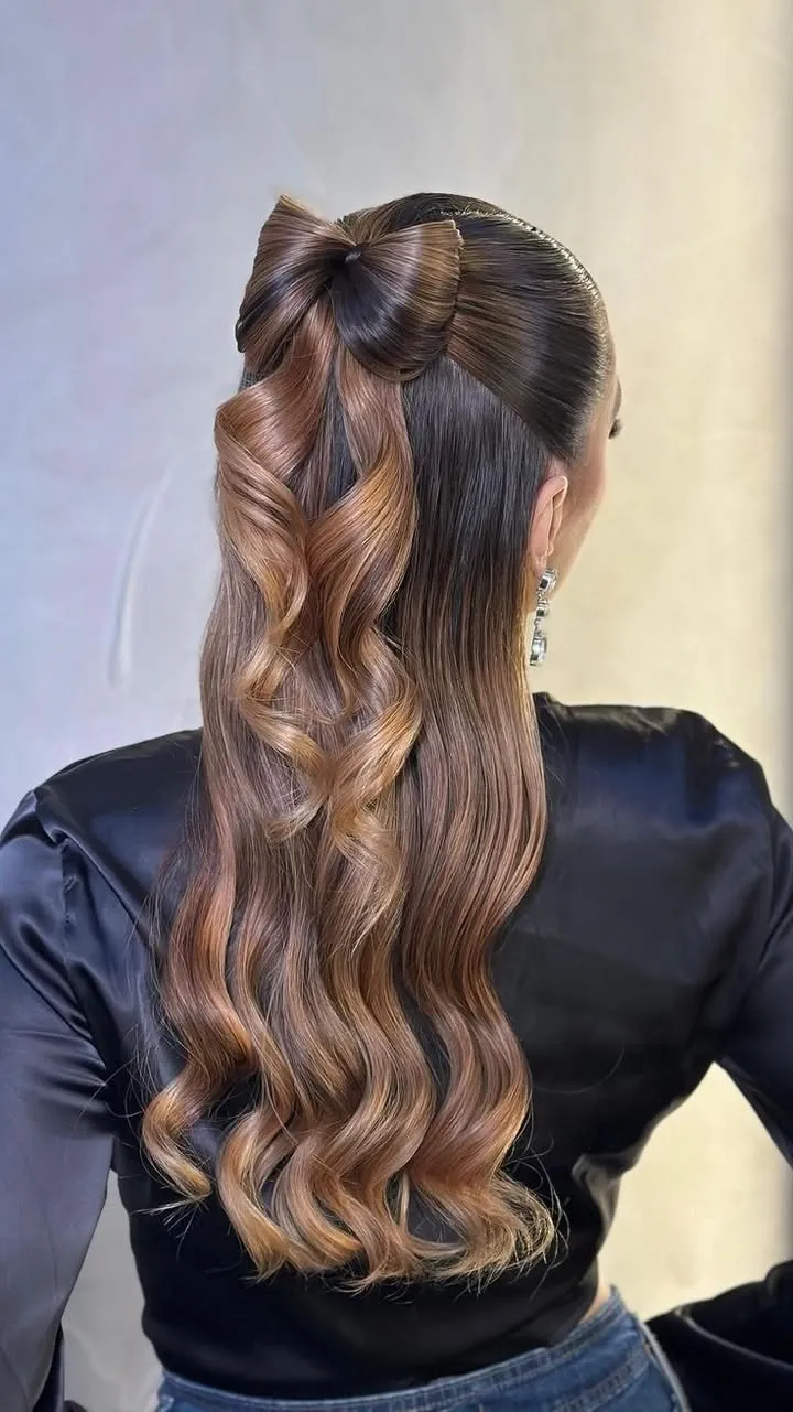 Valentínsky účes s clip in vlasmi 💕 Dokonalý look na rande za pár minút? Áno, je to možné. Clip in vlasy dodajú vášmu ú...