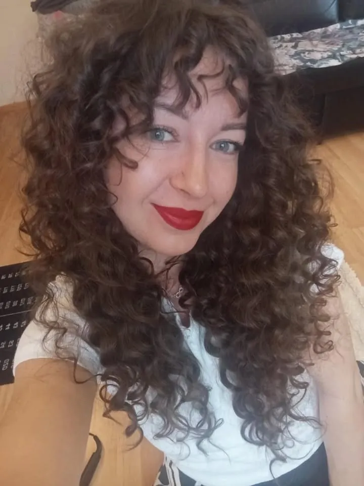 Krásna a spokojná @doncelita_ s clip in vlasmi Premium Plus, 65cm, #5M 💕 Vlásky sú nakulmované na tenkú kulmu, 2 hodiny...