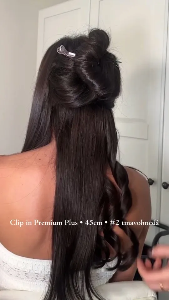 Svadobná sezóna je tu… a ty si zaslúžiš zažiariť ✨ Či už si nevesta, družička alebo hosť - vlasy robia celý look. Dopra...