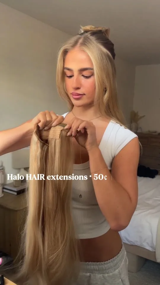 Aplikácia clip in príčesku HALO HAIR extensions, vybavené za minútku 🤏💕 Nádherné, husté vlasy doslova za okamih. No nekú...