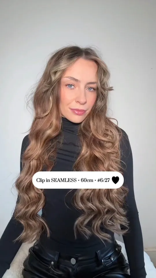 Clip in sada Seamless v dĺžke 60cm a melírovom odtieni #6/27 na našej modelke 😍🫠 Kúpite v rôznych dĺžkach a variantách...