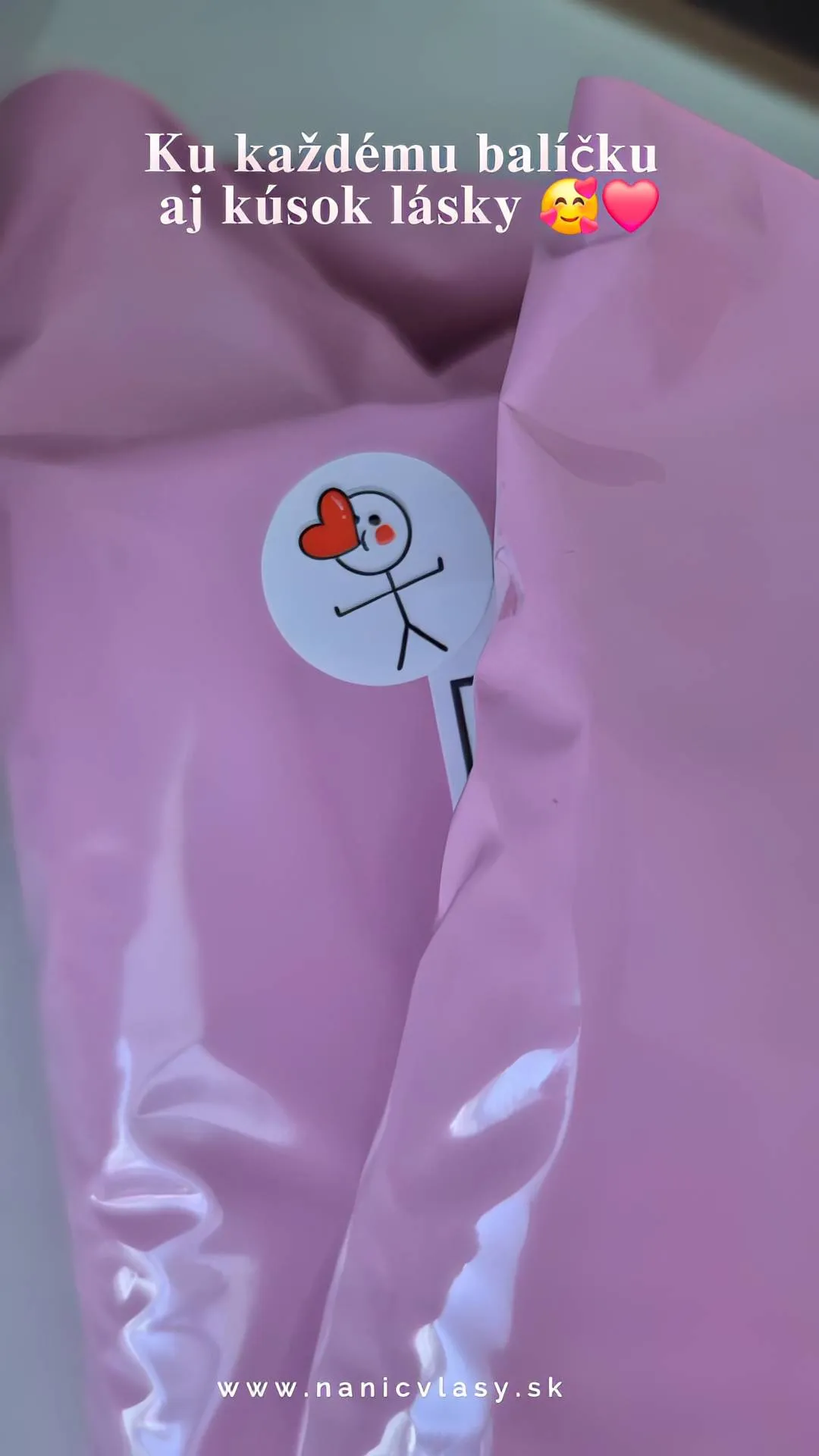 Ku každému balíčku balíme aj kúsok lásky ☺️❤️😍 www.nanicvlasy.sk
