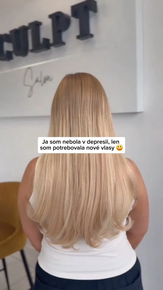 Depresia preč s tape in vlasmi 2 x 55cm, melír #18/613 a 1 x 55cm, #60 najsvetlejšia blond 🤍💛 www.nanicvlasy.sk #nanic...
